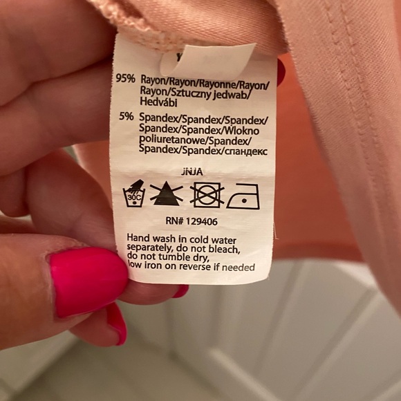 NWOT VENUS SIZE LARGE CROCHETED LACE FRONT HALTER TOP IN PINK AND CREAM - Picture 10 of 10